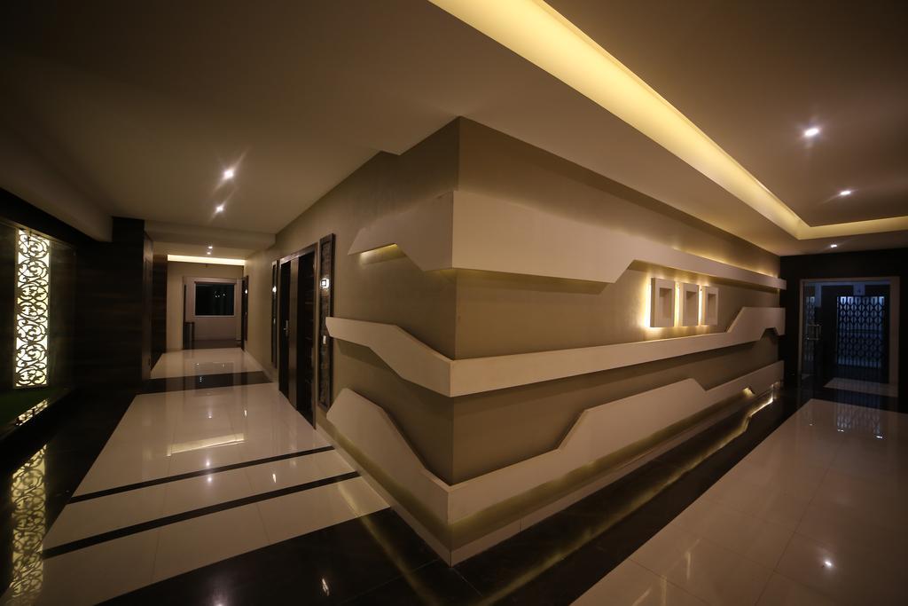 Meghdoot Hotel & Resort Ujjain Esterno foto