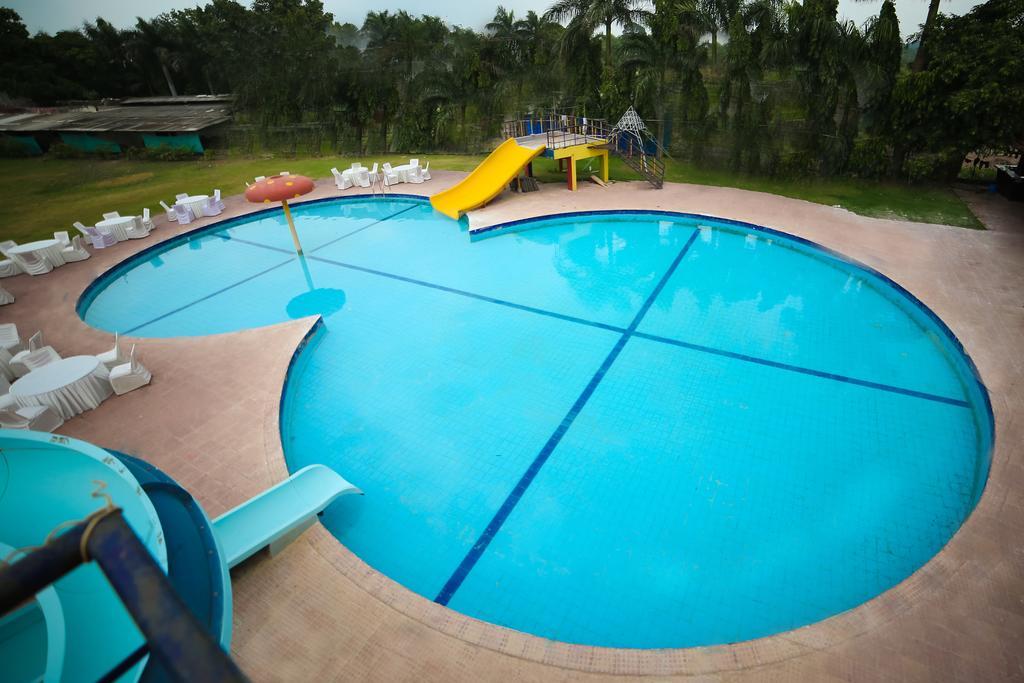 Meghdoot Hotel & Resort Ujjain Esterno foto